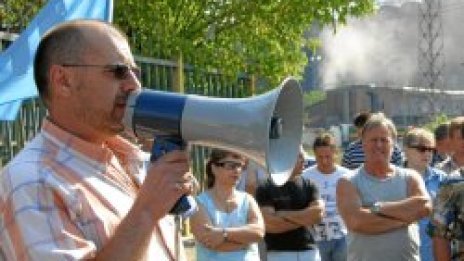 Разпръснаха протестиращи миньори с газ