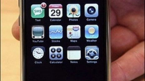 Намерена е първата дупка в сигурността на iPhone