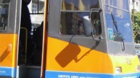 Тролеи и автобуси се завръщат на Лъвов мост