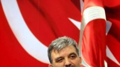 Абдулах Гюл се кандидатира за президент на Турция