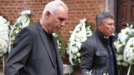 България се прощава с футболната легенда Боби Михайлов СНИМКИ/ВИДЕО