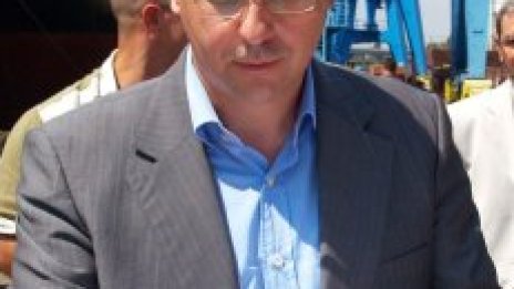 Станишев натири некадърните сценаристи