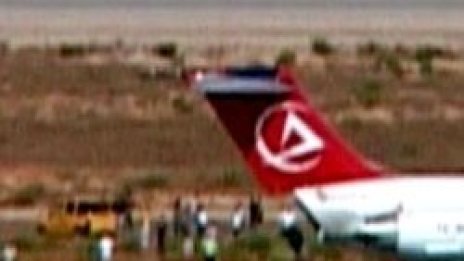 Част от похитените в турски самолет българи вече са в София