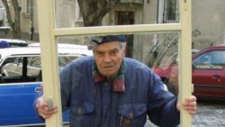 Министрите ще гледат света през релефни стъкла