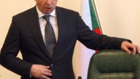 Дръпнаха тока на Станишев, а той ни успиваше колко сме добре