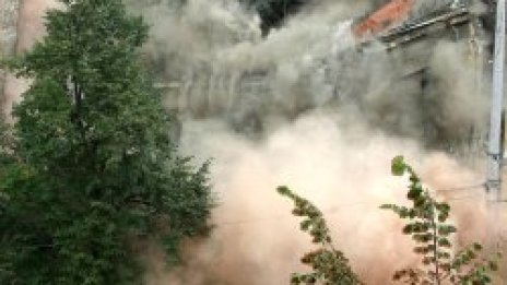 Взривиха масивна сграда в центъра на София