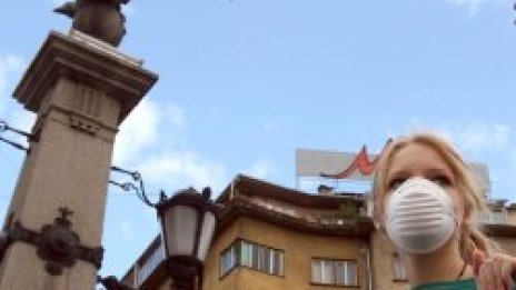 Еколози нахлузиха маски срещу мръсотията