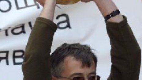 Дариха липсващия ни премиер с пъпеш и &bdquo;Сделан в СССР&ldquo; осцилоскоп