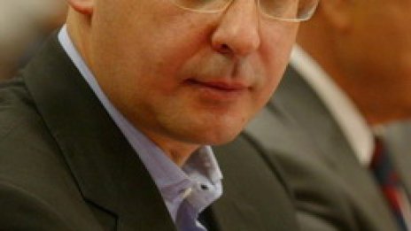 А, така. Станишев мести властта на 4-ти километър