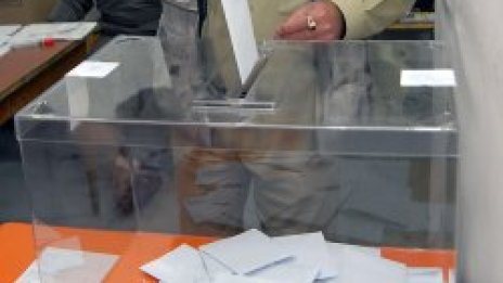 В Несебър купуват гласове с пари и заплахи