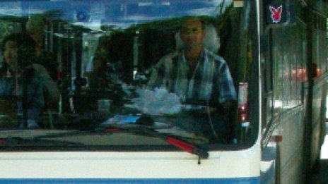 Делят на две маршрута на столичния автобус 72