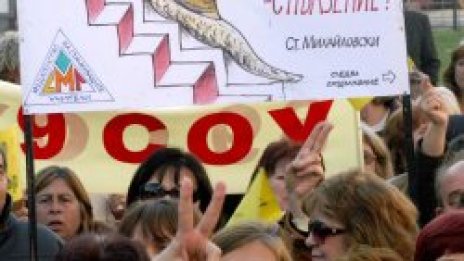 Събота и неделя &ndash; преговори до припадък, родители съдят Такева