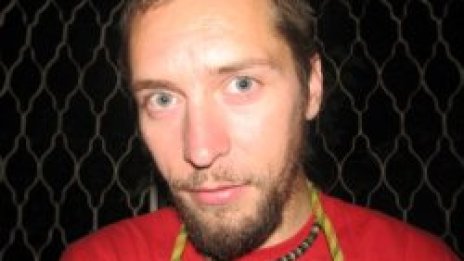 Той яде кал