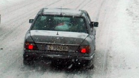 Снегът ни засипа, София се задръсти*