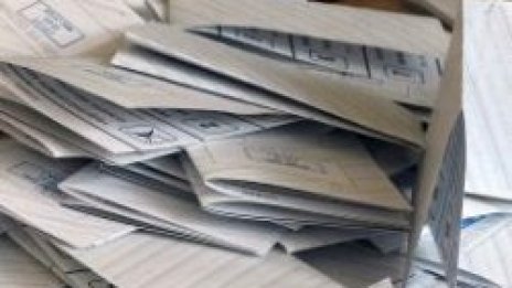 Запретват ръкави, плюнчат пръсти и броят...бюлетини