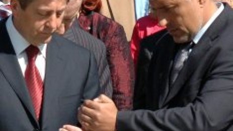 Първанов: Борисов, спри с PR-а