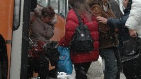 Столичният градския транспорт се движи с 20 минутно закъснение