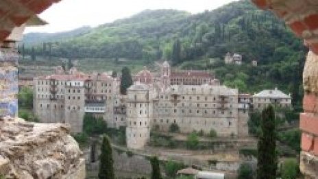 Хилядолетната забрана нарушена: Жени за първи път в Атон