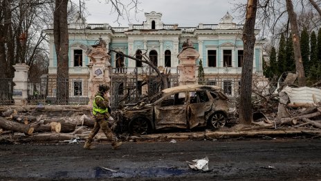 Четири руски щурмови групи атакуваха по едно и също време в Донецк — и се натъкнаха на стена от дронове