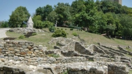 &bdquo;Българският символ&ldquo; - кирилицата, Мадарският конник или Царевец