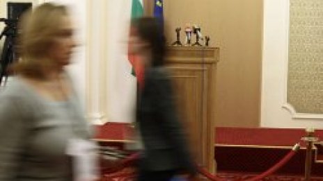 Тикат репортерите в парламентарната кошара