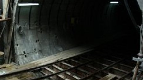 Метрото връз пътя