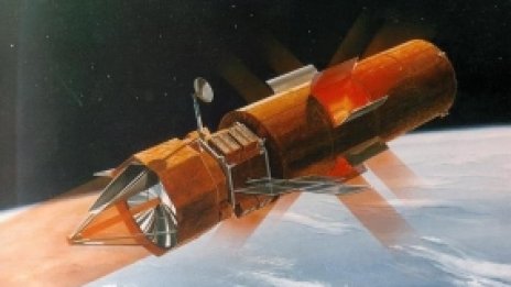 Чакат разбиването на шпионски сателит в Земята