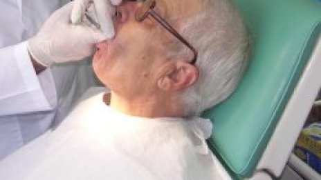 Отгледаха челюст в корема на пациент