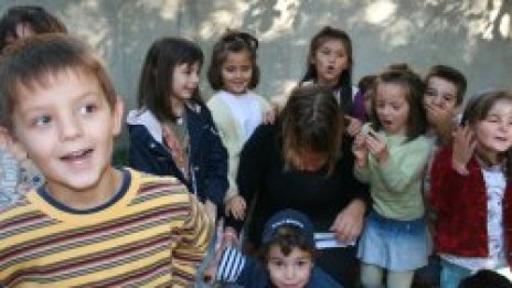 Изследват 1300 деца, яли заразено мляко