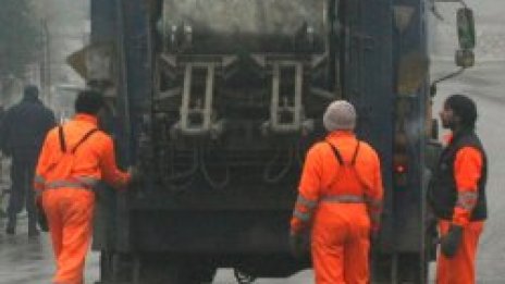 Б.Б. следи сметта със сателит