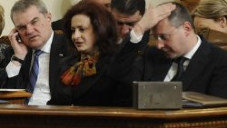 &quot;Луди водят слепи&quot;