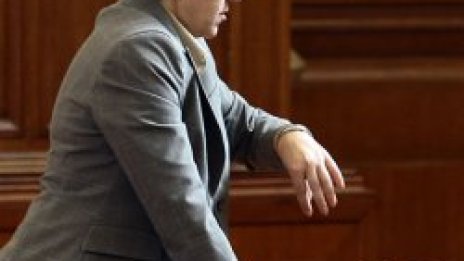 Дончева иска главата на Петков до 48 часа
