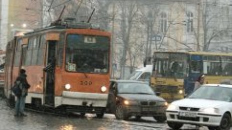 60-годишни трамваи подрънкват из София