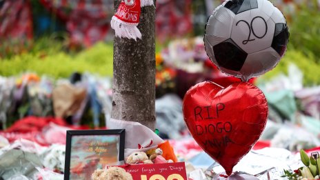 You’ll Never Walk Alone: Футболният свят изпрати подобаващо Диого Жота и брат му СНИМКИ