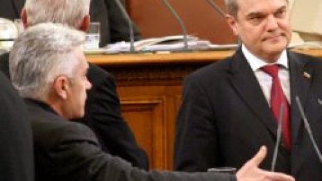 Сидеров едва не наби Петков в парламента, крещя „Разкарайте го“