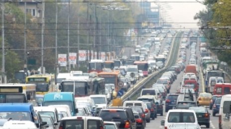 Столицата се задръсти, народът напуска София