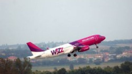 Военни попречиха на самолет да кацне