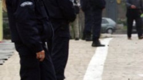 Милиционер до роднината в Сандански - следят вота