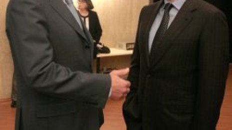 Станишев изчетка до припадък лика на Първанов