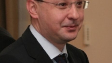 Първанов и Станишев на раздумка час и половина