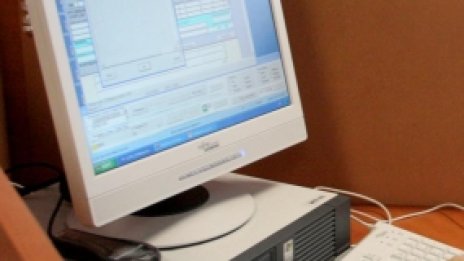 Общо 56% от живеещите в градовете с поне един компютър вкъщи