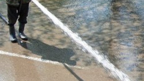 Седмична къпалня за столичните улици