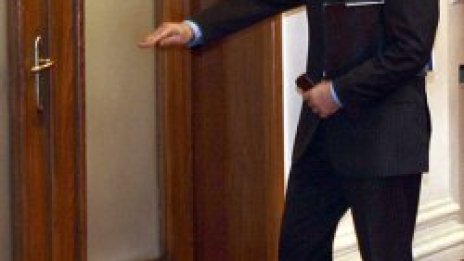 Спряха му тока