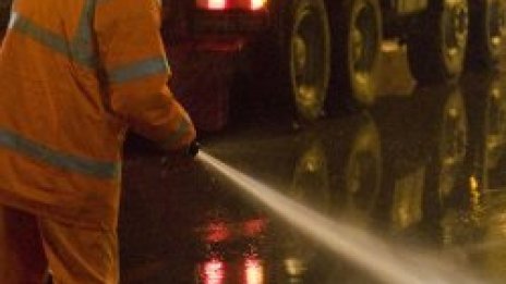 Къпят улиците в "Младост", "Сердика" и "Средец"