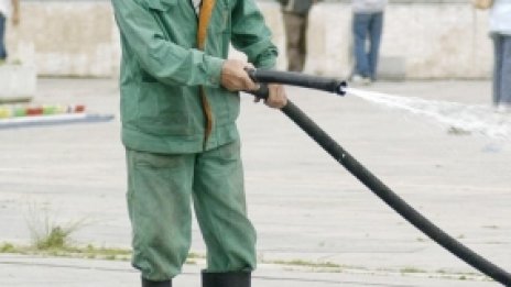 Напоителното чистене в София продължава
