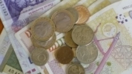 Кредитирането отбелязва ваканционен спад през август