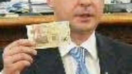 Не били компютри, а компоти. И излишъкът не бил 5-6 млрд, а по-малко