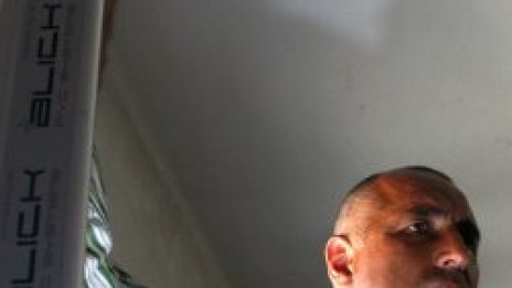 Бойко купува автомобили за "градски нужди"