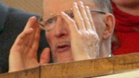 Царят откри изложба с пеперуди и използва случая да каже нещо