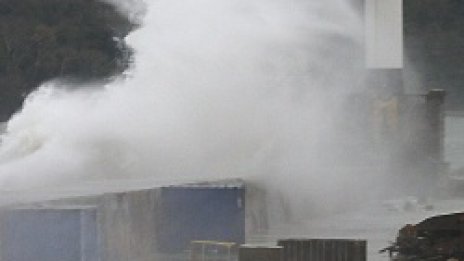 Белгийска яхта спаси двамата от "Толстой"